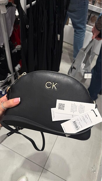 CK askılı çanta