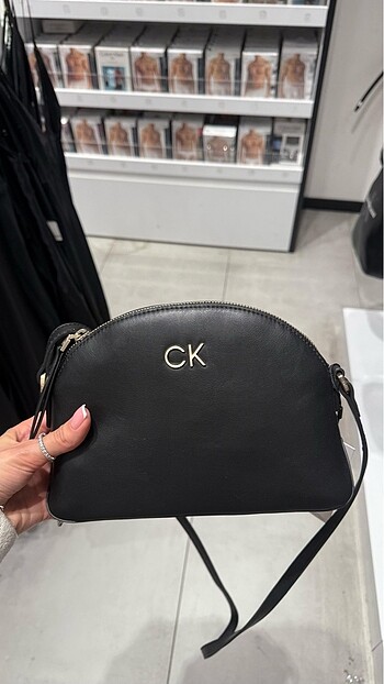  Beden CK askılı çanta