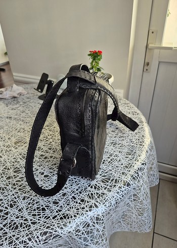Diğer Omuz Cantasi