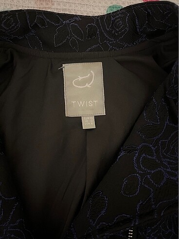 s Beden İşlemeli Twist ceket