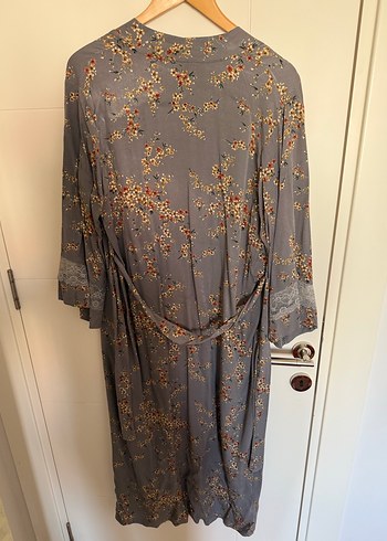 Penye Mood Gri Çiçekli Uzun Bohem Sabahlık - Görsel 3