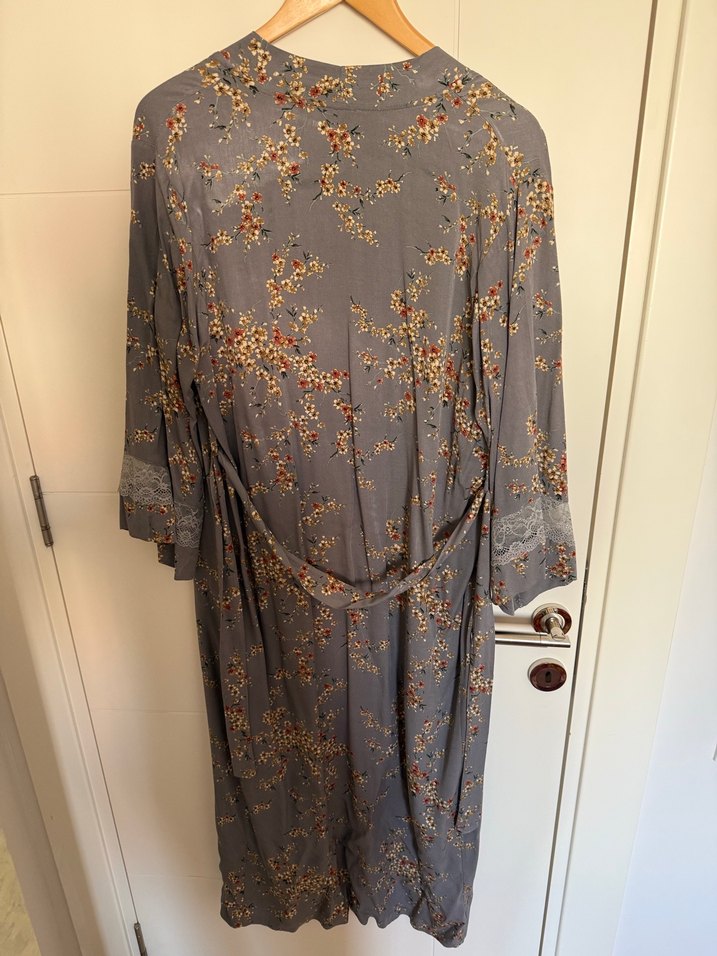 Penye Mood Gri Çiçekli Uzun Bohem Sabahlık - Görsel 3