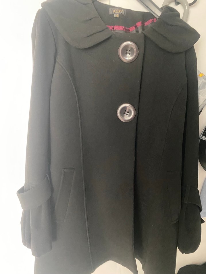 Düğmeli siyah kaşe  kaban - Görsel 3