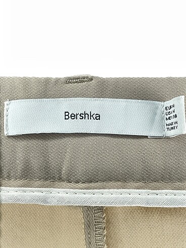 m Beden çeşitli Renk Bershka Düz Kesim %70 İndirimli.