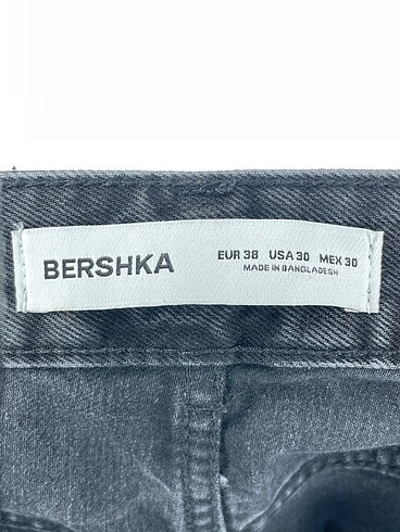 38 Beden siyah Renk Bershka Jean / Kot %70 İndirimli.