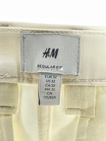 32 Beden beyaz Renk H&M Bermuda / Kapri %70 İndirimli.