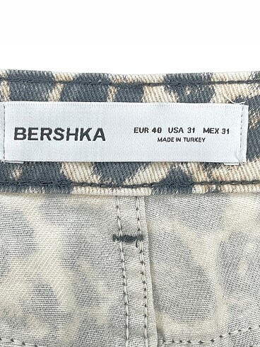 40 Beden çeşitli Renk Bershka Bermuda / Kapri p İndirimli.