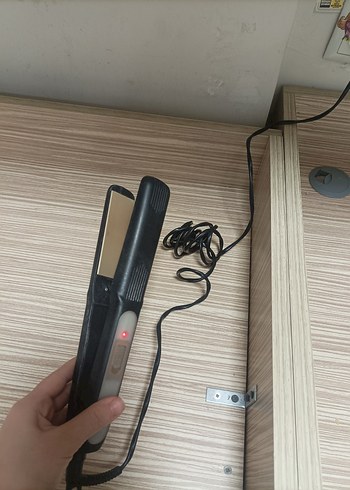 Parlak Siyah Saç Düzleştirici - Görsel 2