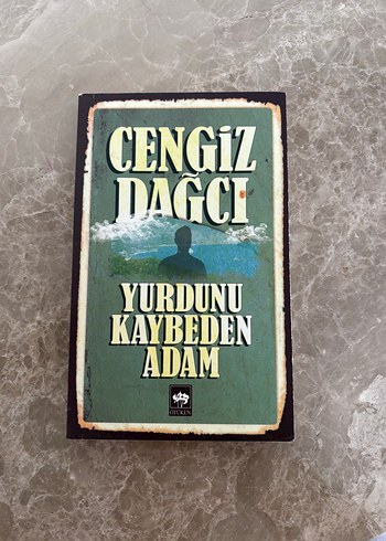 Yurdunu Kaybeden Adam - Cengiz Dağcı