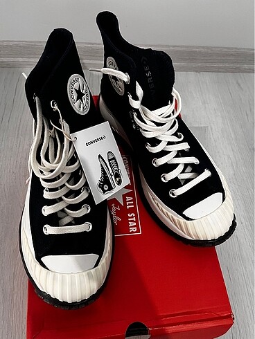 Kalın tabanlı converse