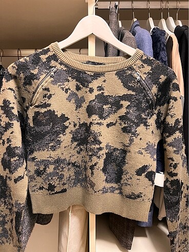 Crop Sweatshirt