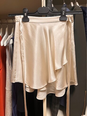 BERSHKA BELDEN BAĞLAMALI KRUVAZE ETEK