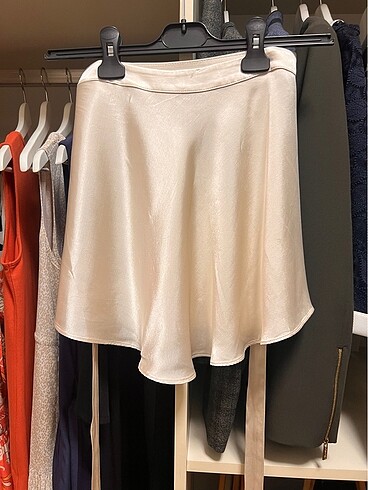 Bershka BERSHKA BELDEN BAĞLAMALI KRUVAZE ETEK