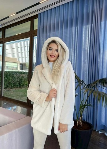 Kapüşonlu Krem Renk Suni Kürk - Görsel 2