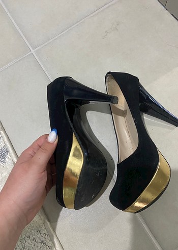 Klasik Siyah Platform Topuklu Gold Detaylı Kadın ayakkabı - Görsel 3