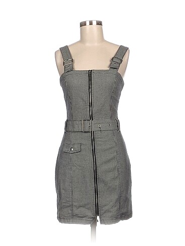 H&M Kısa Elbise %70 İndirimli.