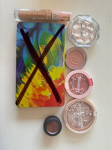Set şeklinde allık/far/highlighter