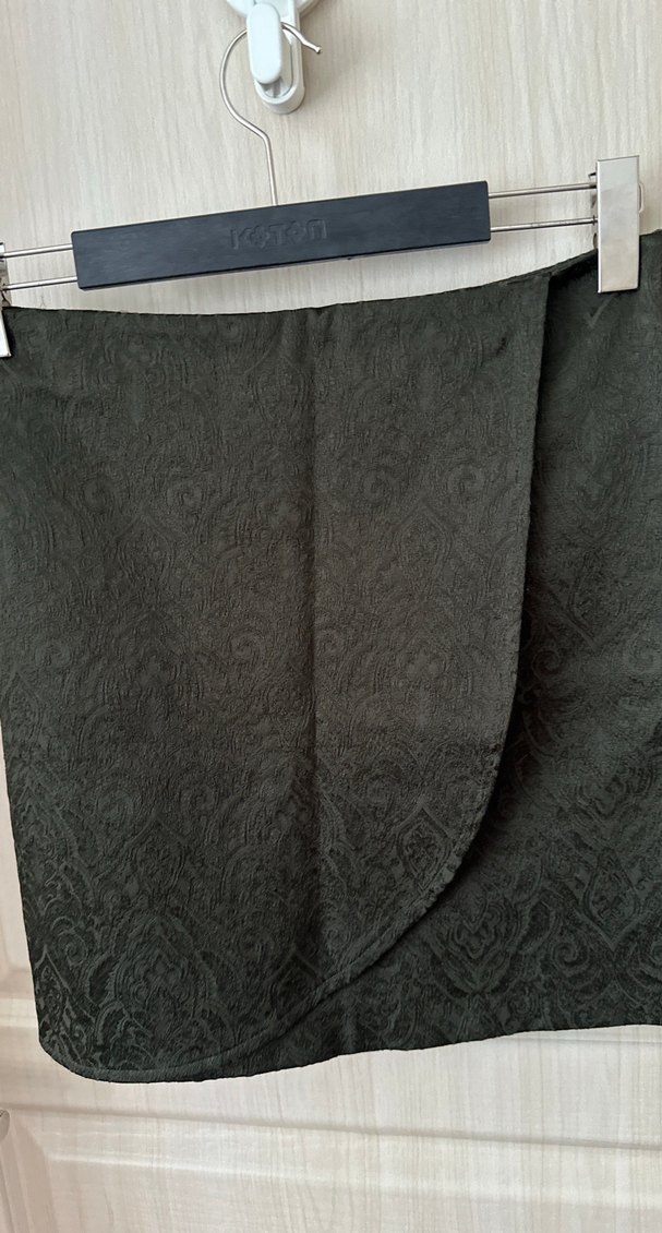 Drapeli Siyah Mini Yılan Desenli Etek - Görsel 2