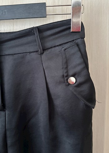 Düğmeli Siyah Midi Kadın Kumaş Pantolon - Görsel 4