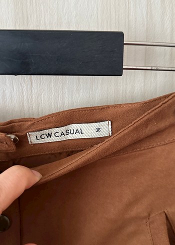 Düğmeli Kahverengi Süet Mini Etek - Görsel 3