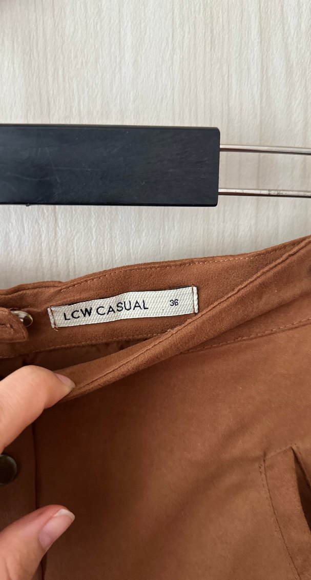 Düğmeli Kahverengi Süet Mini Etek - Görsel 3