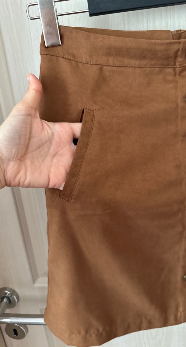 Düğmeli Kahverengi Süet Mini Etek - Görsel 5