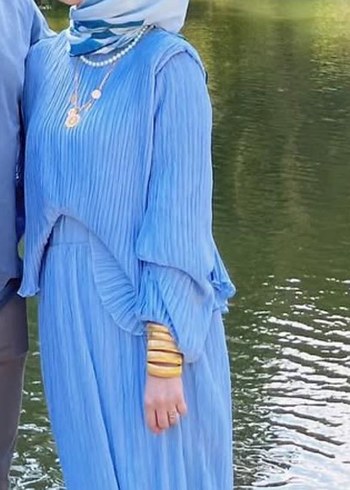Mavi Piliseli Tesettür Takım