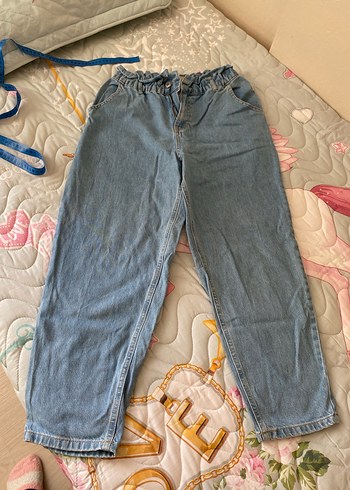 Mavi Düğmeli Rahat Kesim Kadın Jean