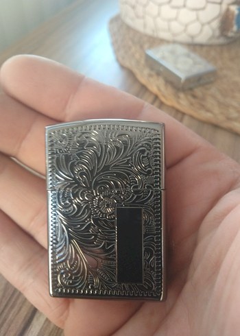 Gri Parlak Oyma Desenli Çakmak - Görsel 5