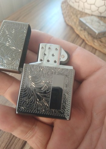 Gri Parlak Oyma Desenli Çakmak - Görsel 7