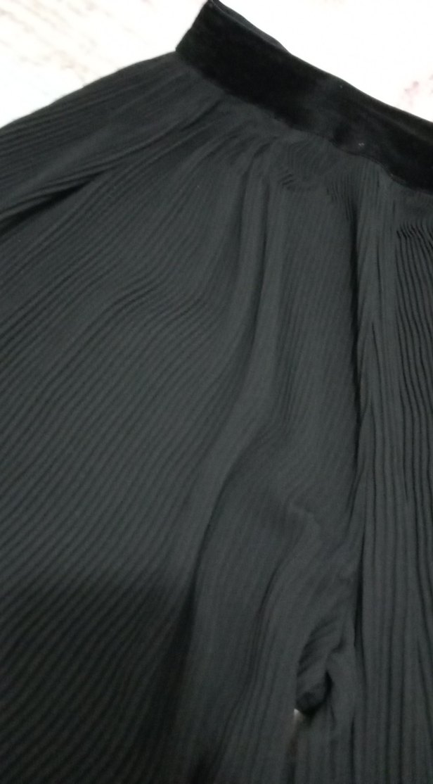 Kadın Siyah Piliseli Geniş Kesim Pantolon - Görsel 2