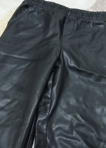 Erkek Çocuk Siyah Deri Beli Kemerli Pantolon - Görsel 2