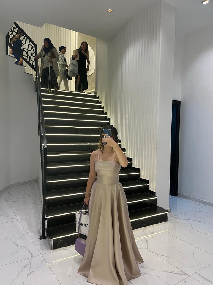 Şeffaf Bantlı Bej Uzun Elbise - Görsel 3