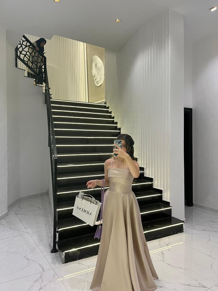 Şeffaf Bantlı Bej Uzun Elbise - Görsel 2