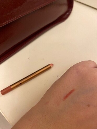 Diğer Charlotte Tilbury Dudak Kalemi
