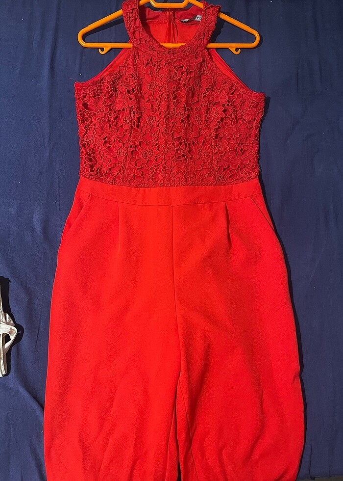 Kırmızı tulum - Görsel 3