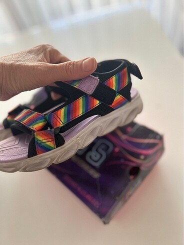 34 Beden Skechers kız çocuk sandalet