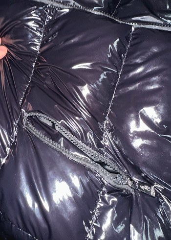 Siyah Parlak Kapüşonlu Erkek Şişme Yelek - Görsel 3