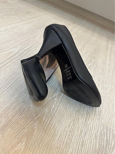 35 Beden Siyah Stiletto