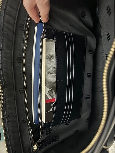  Beden siyah Renk Tommy Hilfiger çanta