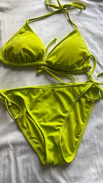 LC Waikiki Fıstık yeşilini bikini takımı