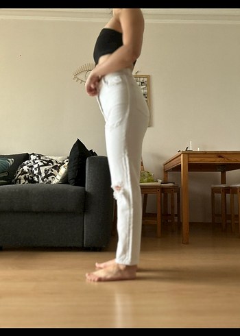 xs Beden Beyaz Yırtık Detaylı Kadın Jean bershka