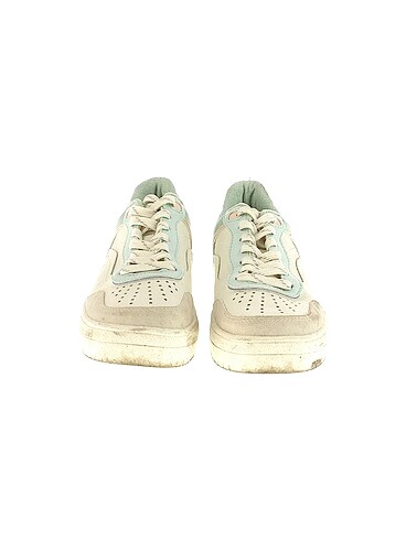 37 Beden Stradivarius Spor Ayakkabı %70 İndirimli.