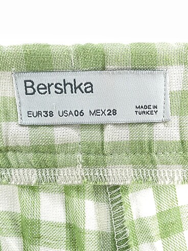 38 Beden çeşitli Renk Bershka Düz Kesim %70 İndirimli.