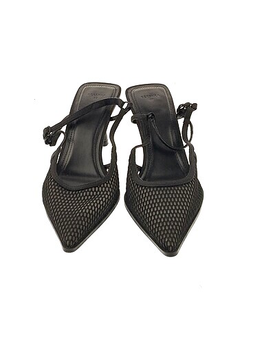 37 Beden Bershka Stiletto %70 İndirimli.