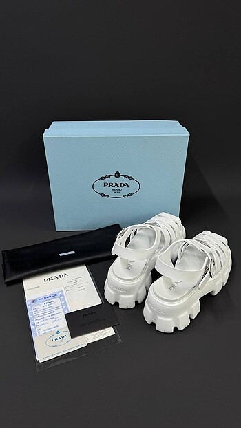40 Beden beyaz Renk Prada beyaz sandalet