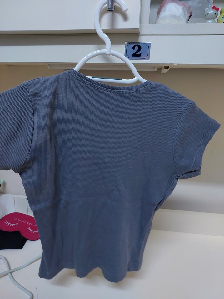 vücuda oturan gri tişört - Görsel 2