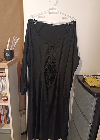 Trendyolcurve siyah cut out detaylı büzgülü örme elbise