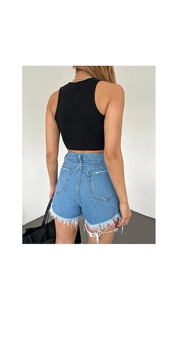 34 Beden Yıkamalı lazer yırtıklı mini denim şort