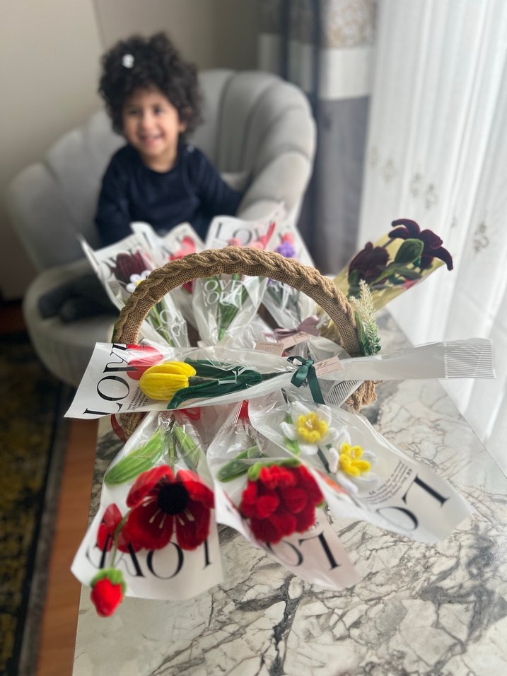 Renkli Çiçek Buketleri Hediye Seti - Görsel 3